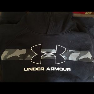 Under Armour hooded sweatshirt (black)